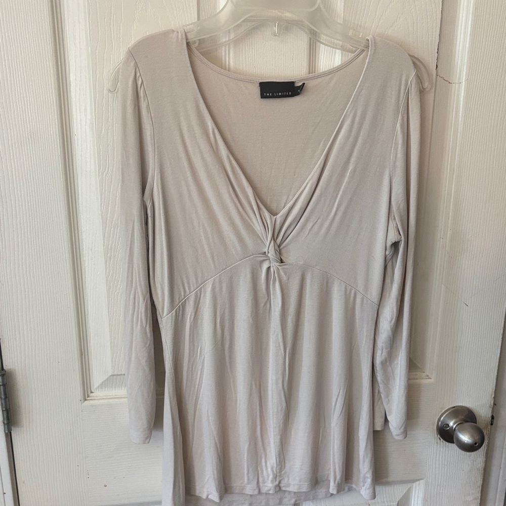 Women’s beige top. Size medium